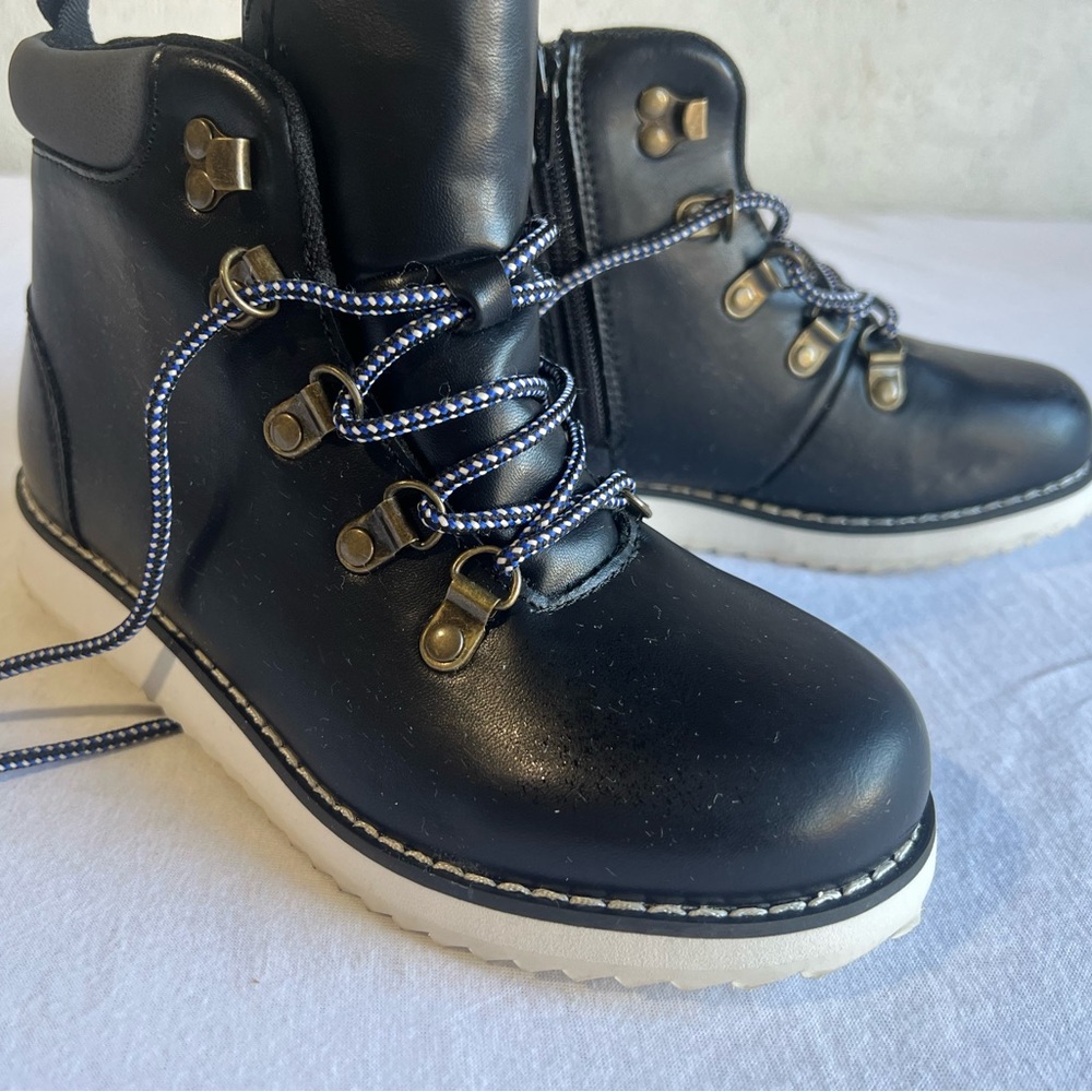 Gap brand new never worn boys boots new without tags